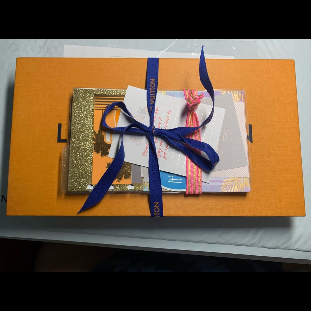Louis Vuitton Agenda - She is ready to go 📦🚚